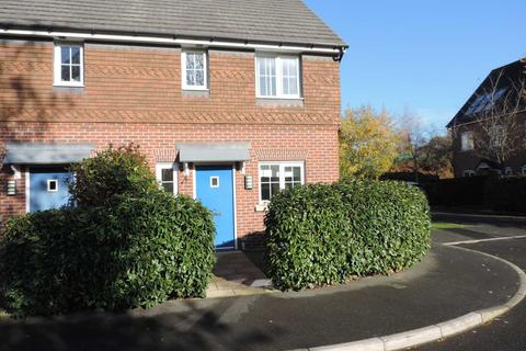 3 bedroom semi-detached house to rent, Broomes Park, Chadderton, Oldham