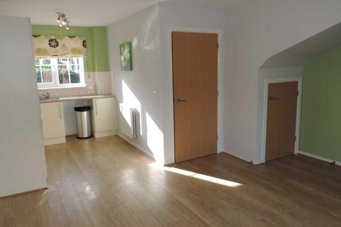 3 bedroom semi-detached house to rent, Broomes Park, Chadderton, Oldham