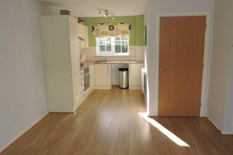 3 bedroom semi-detached house to rent, Broomes Park, Chadderton, Oldham