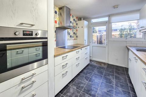3 bedroom terraced house to rent, The Seeleys, Essex CM17