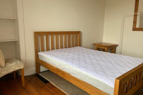2 bedroom flat to rent, 24, Raeburn Place, Edinburgh, EH4 1HN