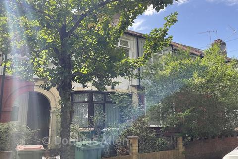 1 bedroom ground floor maisonette for sale, Gainsborough Avenue, London