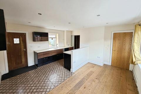 3 bedroom semi-detached house for sale, Eden Avenue, West Yorkshire WF5