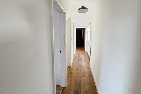 3 bedroom semi-detached house for sale, Eden Avenue, West Yorkshire WF5