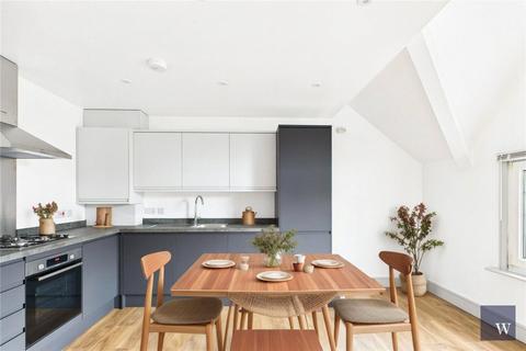3 bedroom apartment to rent, Drewstead Road, London, SW16