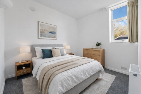 2 bedroom flat for sale, Church Street, Windsor SL4