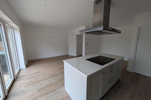 4 bedroom house to rent, Walnut Drive, Haddenham CB6