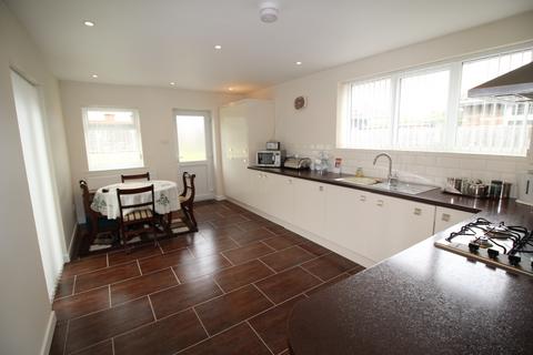2 bedroom bungalow to rent, Martins Road, Warwickshire CV12