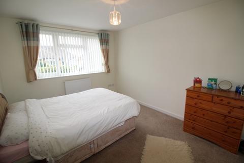 2 bedroom bungalow to rent, Martins Road, Warwickshire CV12