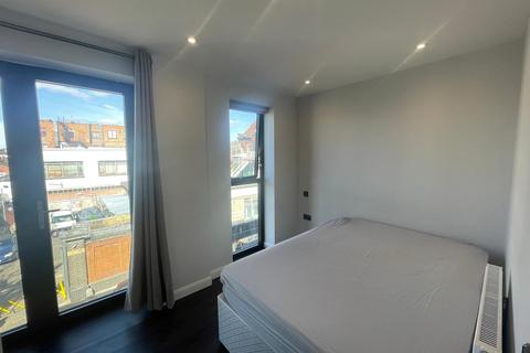 Studio to rent, Hassop Road, Cricklewood, London