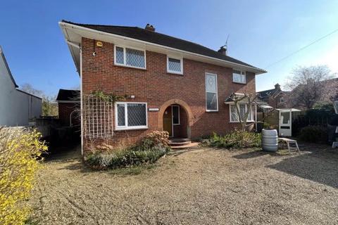4 bedroom detached house to rent, Rideway Close, Camberley, GU15