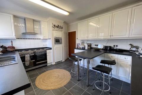 4 bedroom detached house to rent, Rideway Close, Camberley, GU15