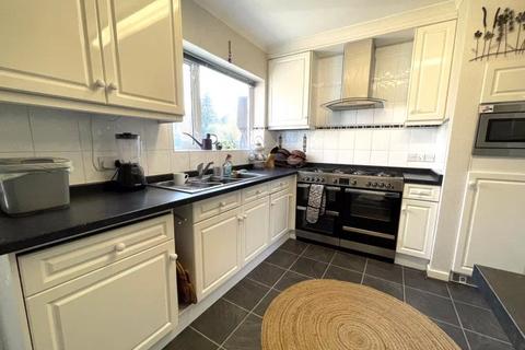 4 bedroom detached house to rent, Rideway Close, Camberley, GU15