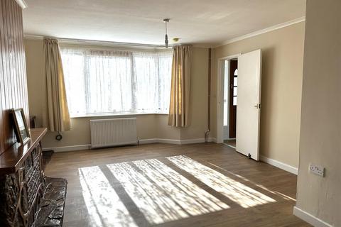 3 bedroom semi-detached house to rent, Cleveland Road, Wigston