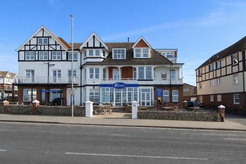 2 bedroom apartment to rent, Sea Road, Westgate-on-Sea