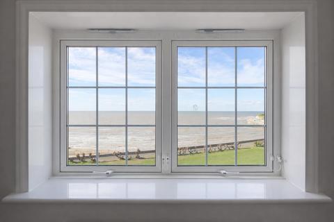 2 bedroom apartment to rent, Sea Road, Westgate-on-Sea