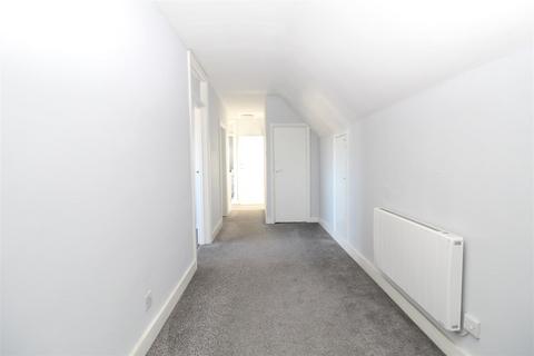 2 bedroom apartment to rent, Sea Road, Westgate-on-Sea