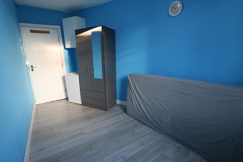 1 bedroom in a house share to rent, Cecil Avenue, Barking IG11