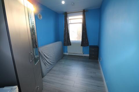 1 bedroom in a house share to rent, Cecil Avenue, Barking IG11