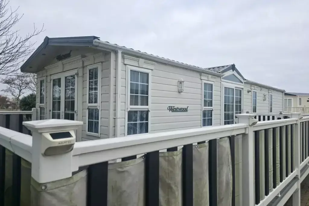 Exterior 12 Scaled 1 2560x1706 F50 50