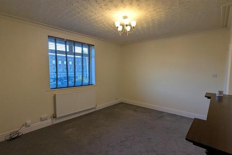 3 bedroom maisonette to rent, Albert Road, Southport PR9