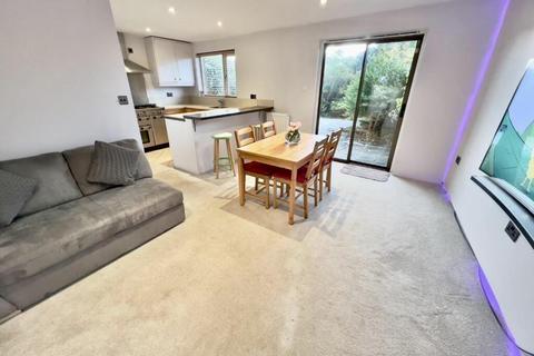 3 bedroom semi-detached house to rent, Belle Vue Court, Claypath, Durham