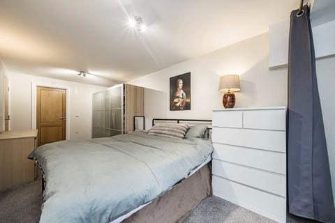 1 bedroom flat for sale, Streatham High Road, London SW16