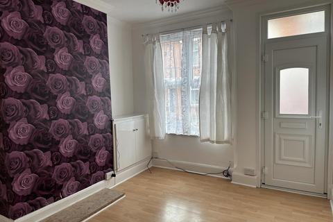2 bedroom terraced house to rent, Warwick Street, Leicester