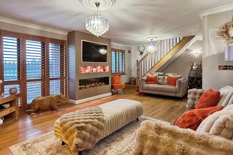 4 bedroom detached bungalow for sale, Wakefield Road, Staincross, Barnsley S75 6JY