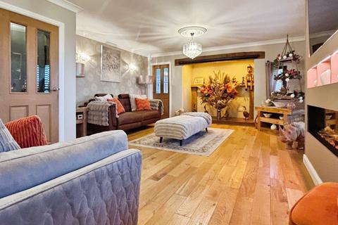 4 bedroom detached bungalow for sale, Wakefield Road, Staincross, Barnsley S75 6JY