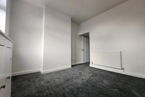 2 bedroom terraced house to rent, Stoke Old Road, Stoke-on-Trent, ST4