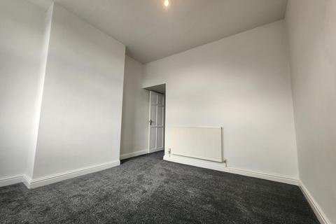2 bedroom terraced house to rent, Stoke Old Road, Stoke-on-Trent, ST4