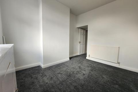 2 bedroom terraced house to rent, Stoke Old Road, Stoke-on-Trent, ST4
