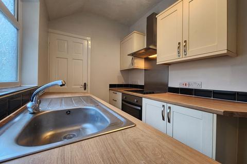 2 bedroom terraced house to rent, Stoke Old Road, Stoke-on-Trent, ST4