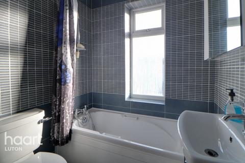 3 bedroom semi-detached house to rent, Luton Road, DUNSTABLE