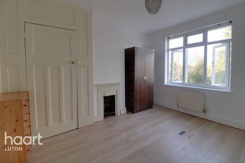 3 bedroom semi-detached house to rent, Luton Road, DUNSTABLE