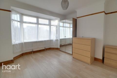 3 bedroom semi-detached house to rent, Luton Road, DUNSTABLE