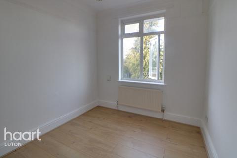 3 bedroom semi-detached house to rent, Luton Road, DUNSTABLE