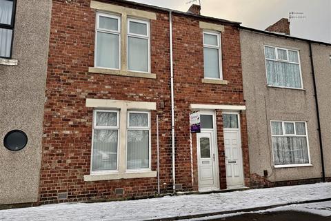 2 bedroom apartment to rent, Brack Terrace, Bill Quay, Gateshead