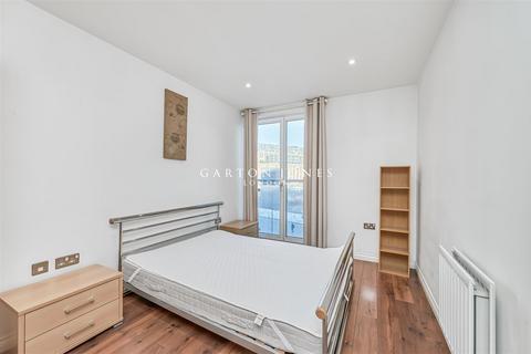 2 bedroom flat to rent, Viridian Apartments, 75 Battersea Park Road, London, SW8