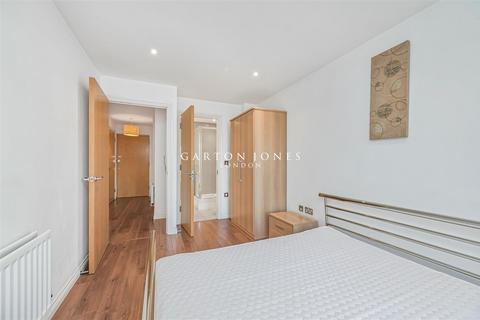 2 bedroom flat to rent, Viridian Apartments, 75 Battersea Park Road, London, SW8