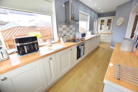 3 bedroom semi-detached house for sale, Oliver Street, Cleethorpes DN35