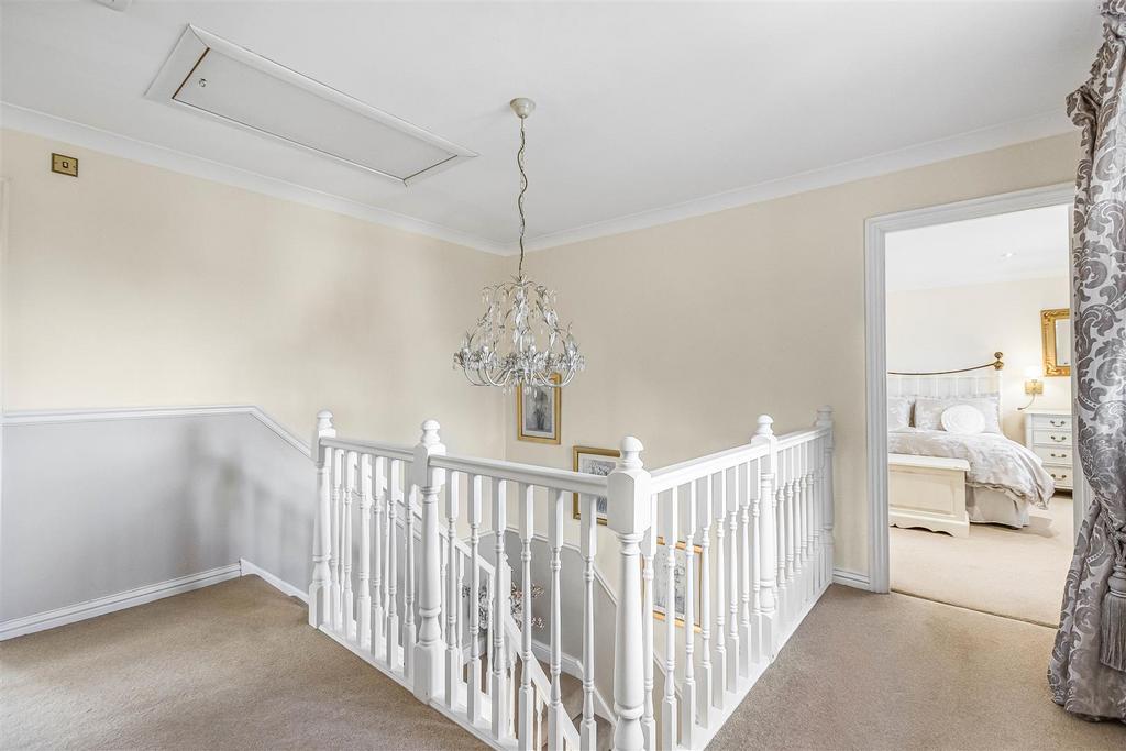 Upstairs landing pic 1: