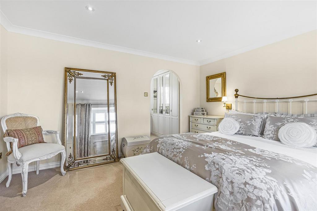 Master bedroom pic 2: