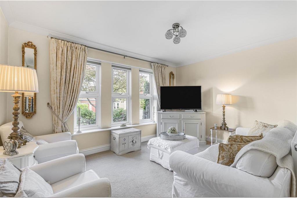 Tv room / bedroom 6: