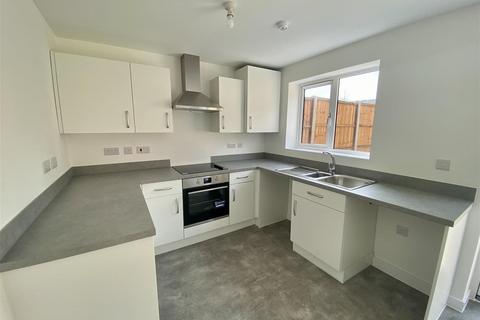 3 bedroom semi-detached house to rent, Ryle Way, Malvern