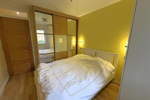 1 bedroom flat for sale, Springwood Crescent, Edgware HA8