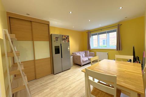 1 bedroom flat for sale, Springwood Crescent, Edgware HA8