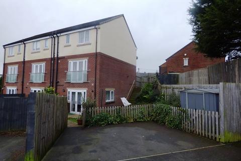 3 bedroom end of terrace house for sale, Park Rise, Leeds LS13