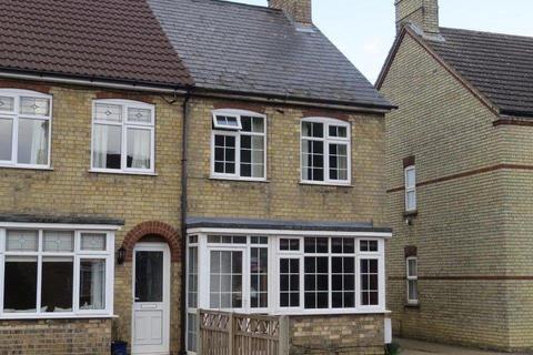 4 bedroom semi-detached house to rent, Hitchin Road, Stotfold, Hitchin